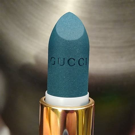 How to use Gucci Valentine Verdante lipstick (Imperial Green)